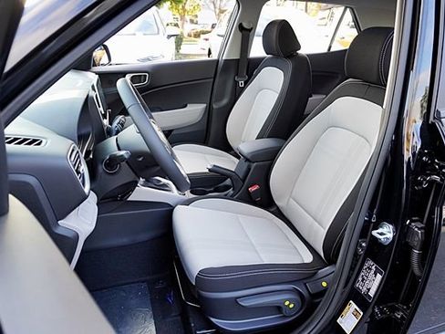 New 2026 Hyundai Venue SEL FWD image 18