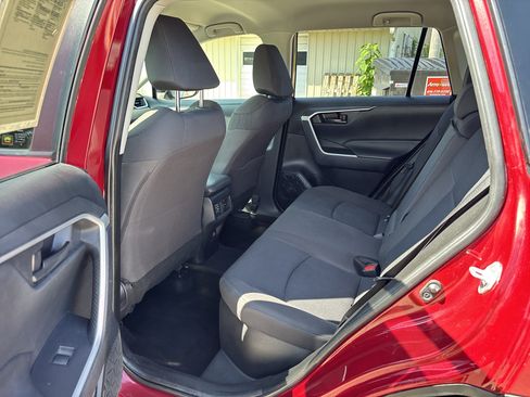 Used 2021 Toyota RAV4 LE AWD/4WD image 15