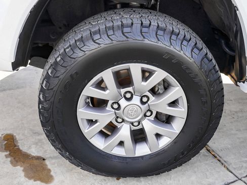 Used 2017 Toyota Tacoma SR5 image 12