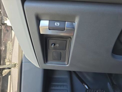 Used 2023 Land Rover Defender 110 X-Dynamic SE image 25