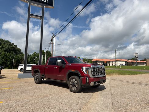 Used 2024 GMC Sierra 2500 Denali w/ Denali Reserve Package AWD/4WD image 5