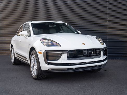 Certified 2026 Porsche Macan AWD/4WD image 27