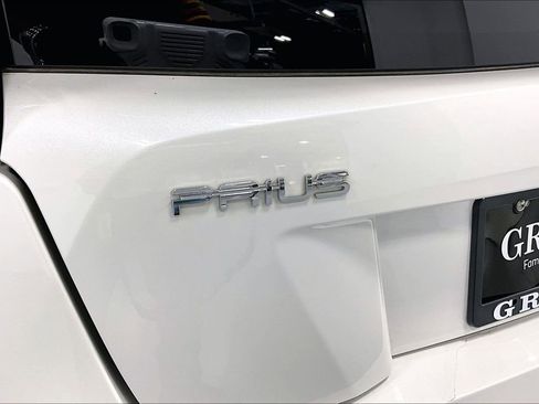 Used 2018 Toyota Prius One FWD image 38