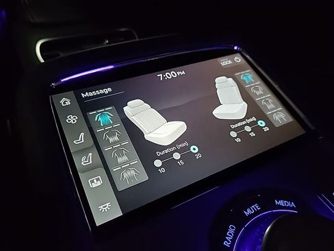 Used 2025 Genesis G90 3.5T image 36