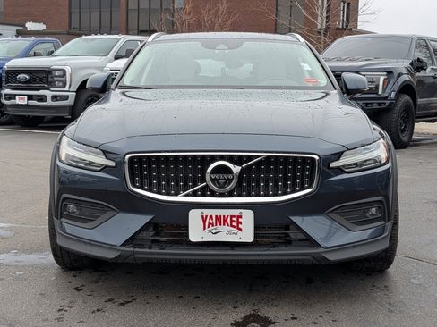 Used 2022 Volvo V60 T5 Cross Country AWD/4WD image 9