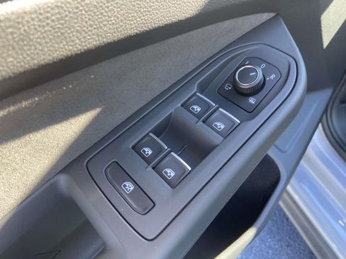 Certified 2025 Volkswagen GTI SE image 21