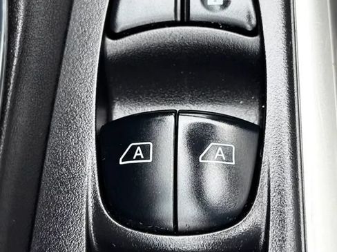 Used 2020 Nissan Kicks SV FWD image 21