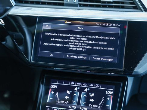 Used 2022 Audi e-tron Premium Plus w/ Premium Plus Package image 19