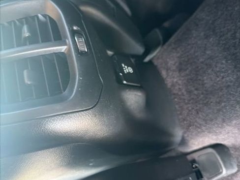 Used 2017 Jeep Cherokee Latitude AWD/4WD image 27
