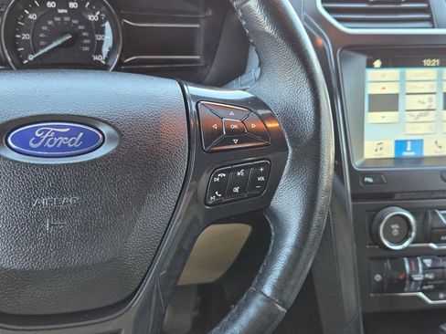 Used 2017 Ford Explorer XLT w/ Equipment Group 202A FWD image 27