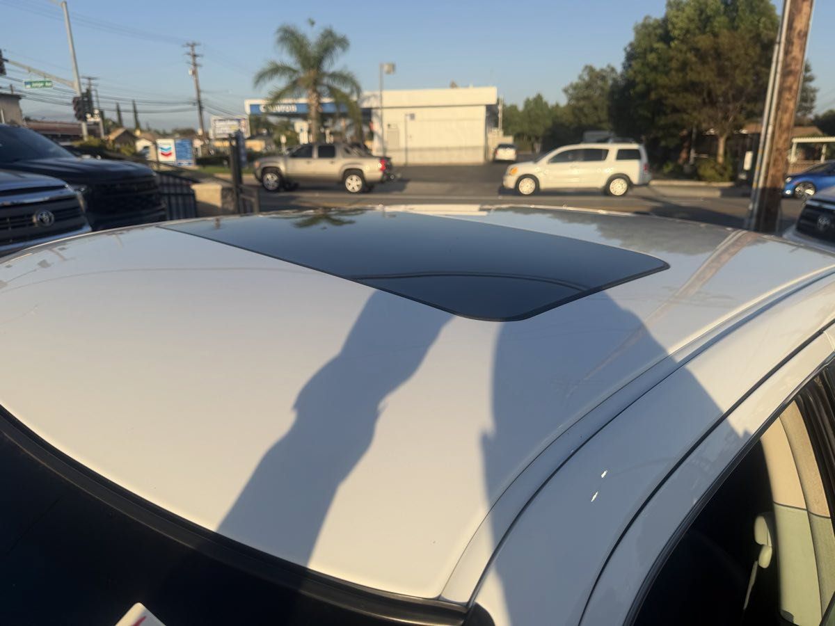 Used 2010 Chrysler 300 S RWD image 10