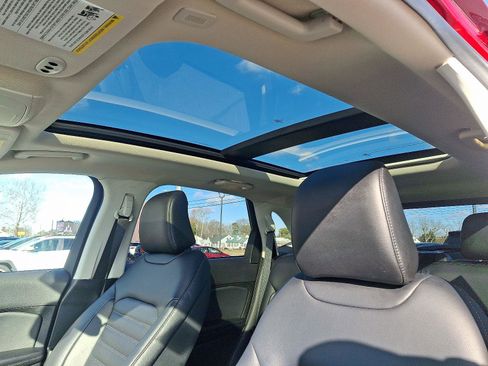 Used 2022 Ford Edge SEL w/ Convenience Package image 14