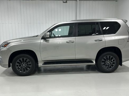 Used 2023 Lexus GX 460 Premium image 2