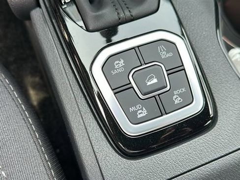 New 2026 Nissan Frontier SV w/ All-Weather Content Package image 19