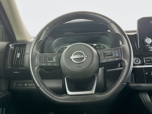 Used 2024 Nissan Pathfinder SV image 18