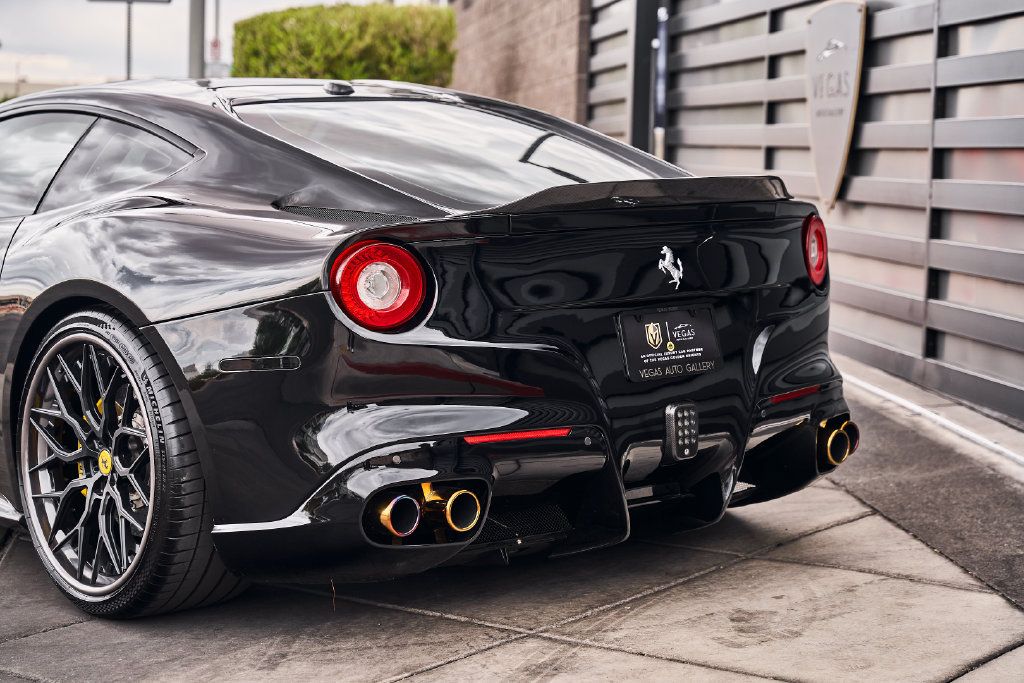 Used 2015 Ferrari F12 Berlinetta RWD image 9