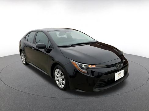 Used 2025 Toyota Corolla LE image 3