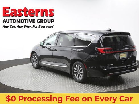 Used 2023 Chrysler Pacifica Limited FWD image 68