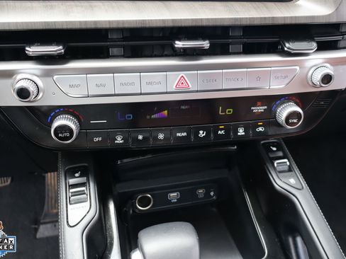 Used 2024 Kia Telluride EX w/ EX Captain's Chair Package FWD image 22