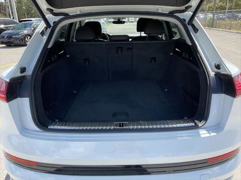 Used 2019 Audi e-tron Premium Plus image 29