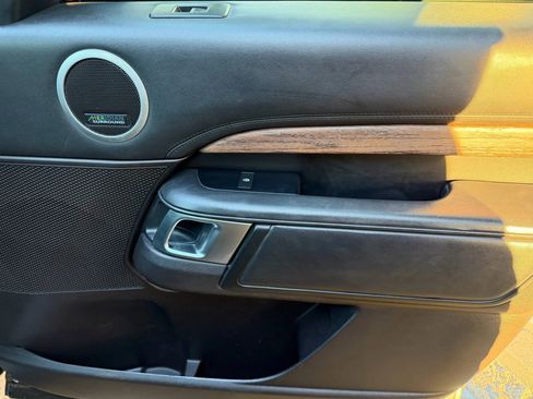 Used 2017 Land Rover Discovery HSE Luxury image 17