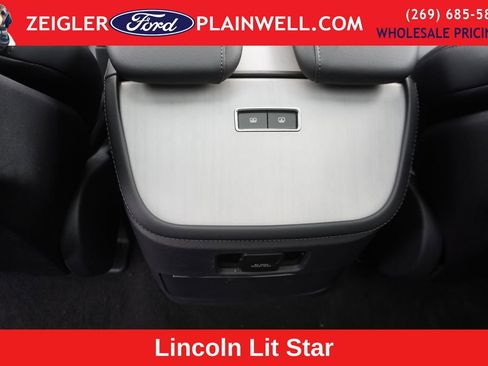 Used 2025 Lincoln Navigator Reserve w/ Jet Appearance Package image 21