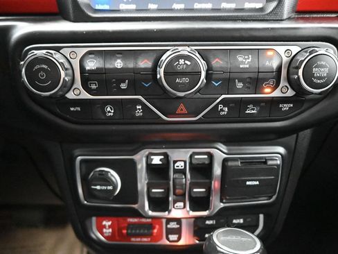 Used 2020 Jeep Gladiator Rubicon AWD/4WD image 18