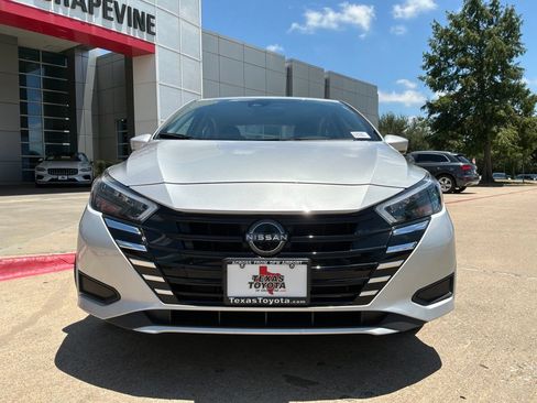 Used 2025 Nissan Versa SV FWD image 3