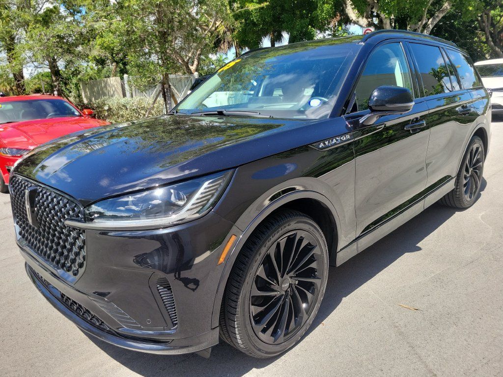 Used 2025 Lincoln Aviator Reserve w/ Jet Appearance Package RWD image 2