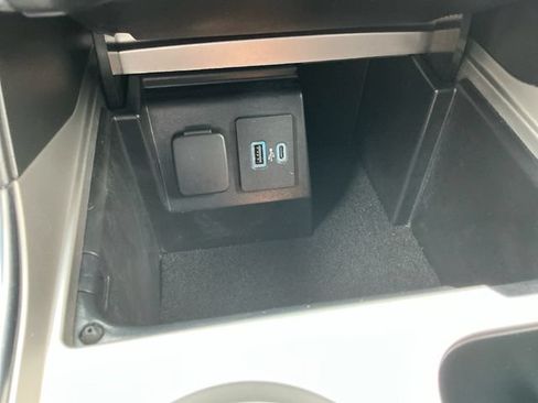 Used 2021 Ford Explorer XLT w/ Equipment Group 202A AWD/4WD image 24