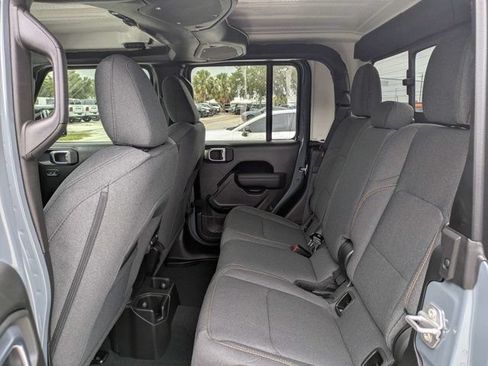 New 2026 Jeep Gladiator Sport AWD/4WD image 13