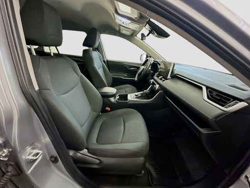 Used 2025 Toyota RAV4 XLE image 32