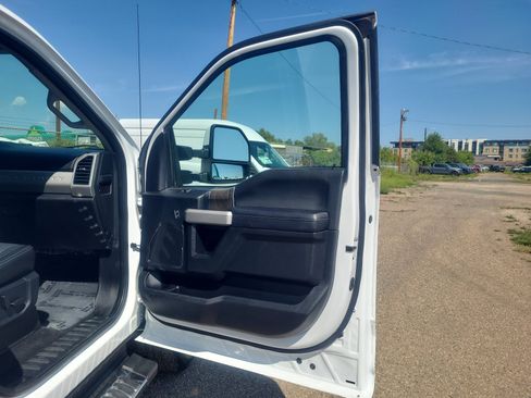 Used 2020 Ford F350 Lariat w/ Lariat Value Package AWD/4WD image 16