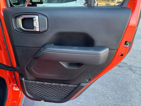 Used 2018 Jeep Wrangler Unlimited Sahara image 47