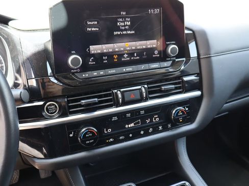 Used 2024 Nissan Pathfinder SV AWD/4WD image 7