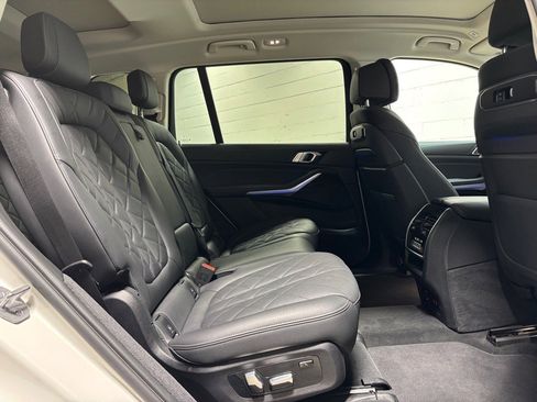 Used 2023 BMW X7 xDrive40i image 41