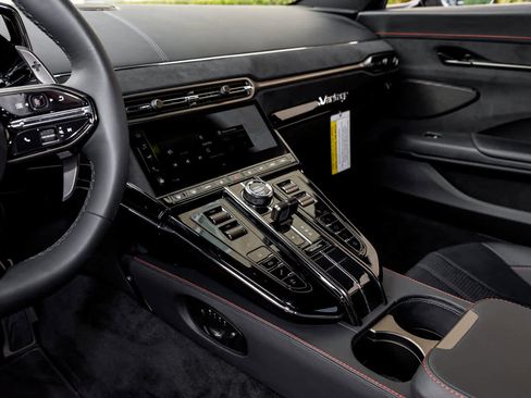 Used 2025 Aston Martin V8 Vantage Coupe image 9