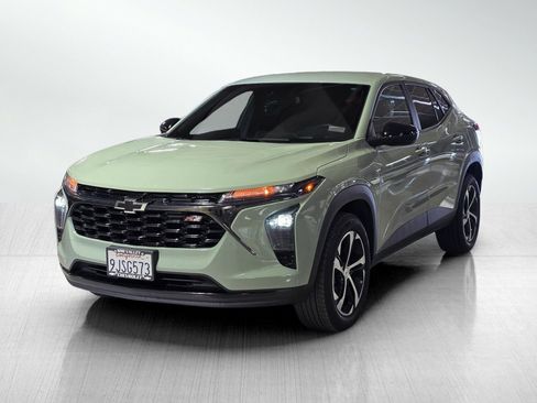 Used 2024 Chevrolet Trax RS FWD image 3