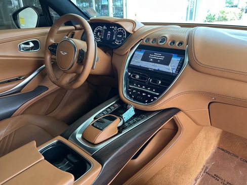 Used 2023 Aston Martin DBX AWD/4WD image 22