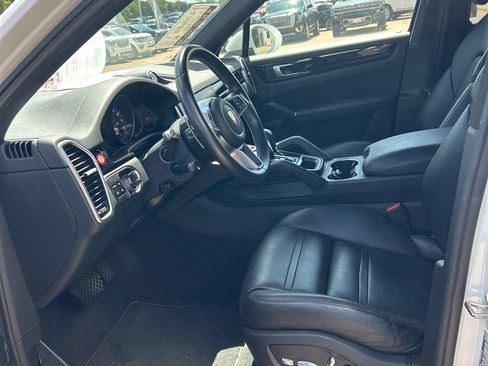 Used 2020 Porsche Cayenne AWD/4WD image 3