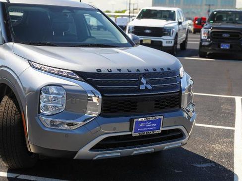 Used 2023 Mitsubishi Outlander SE AWD/4WD image 4