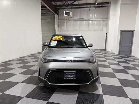 Used 2023 Kia Soul LX w/ LX Technology Package image 3