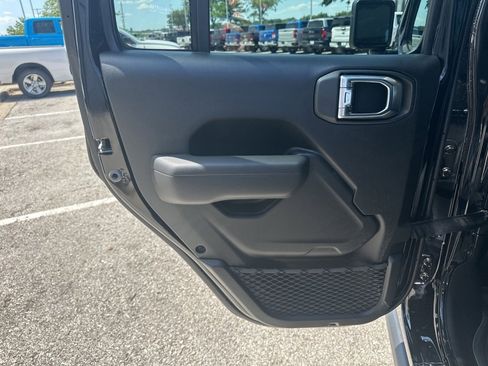 New 2025 Jeep Gladiator Willys image 41