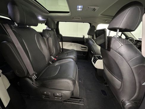 Used 2022 Kia Carnival SX Prestige image 17