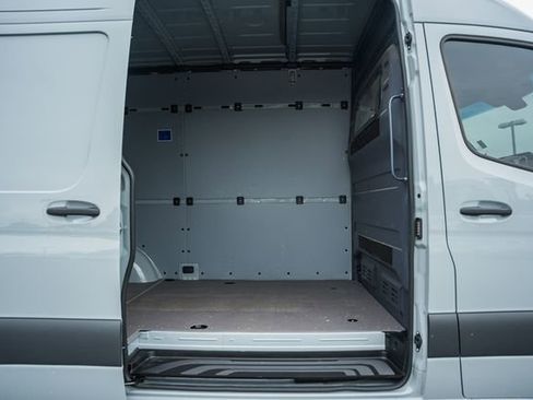 Used 2025 Mercedes-Benz Sprinter 2500 image 12