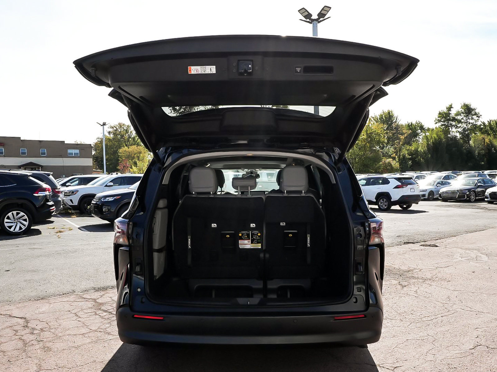 Used 2025 Toyota Sienna XLE FWD image 47