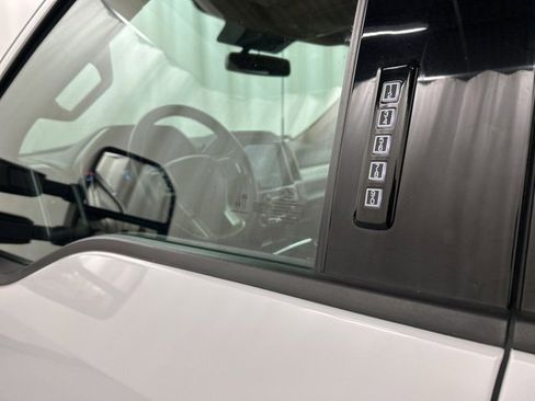 Used 2022 Ford F250 Lariat w/ Chrome Package image 24