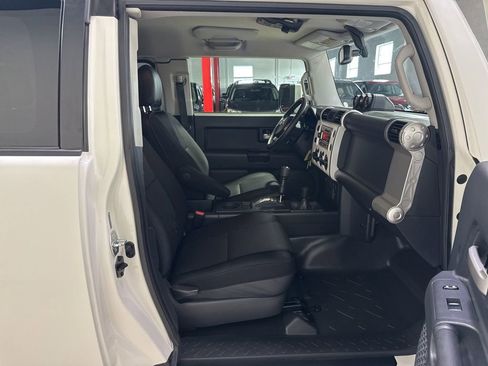 Used 2014 Toyota FJ Cruiser 4WD w/ Convenience Package image 37