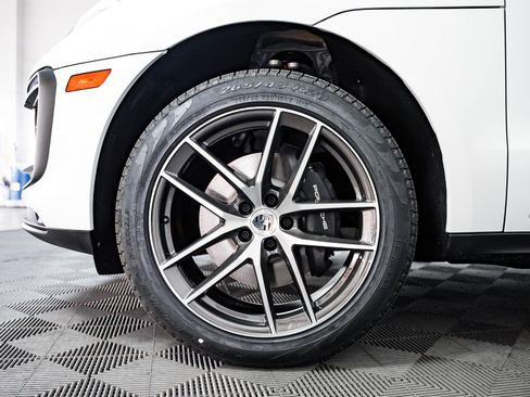 New 2026 Porsche Macan image 14