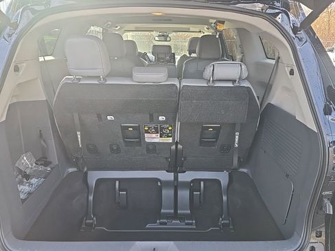 Certified 2024 Toyota Sienna XLE image 27